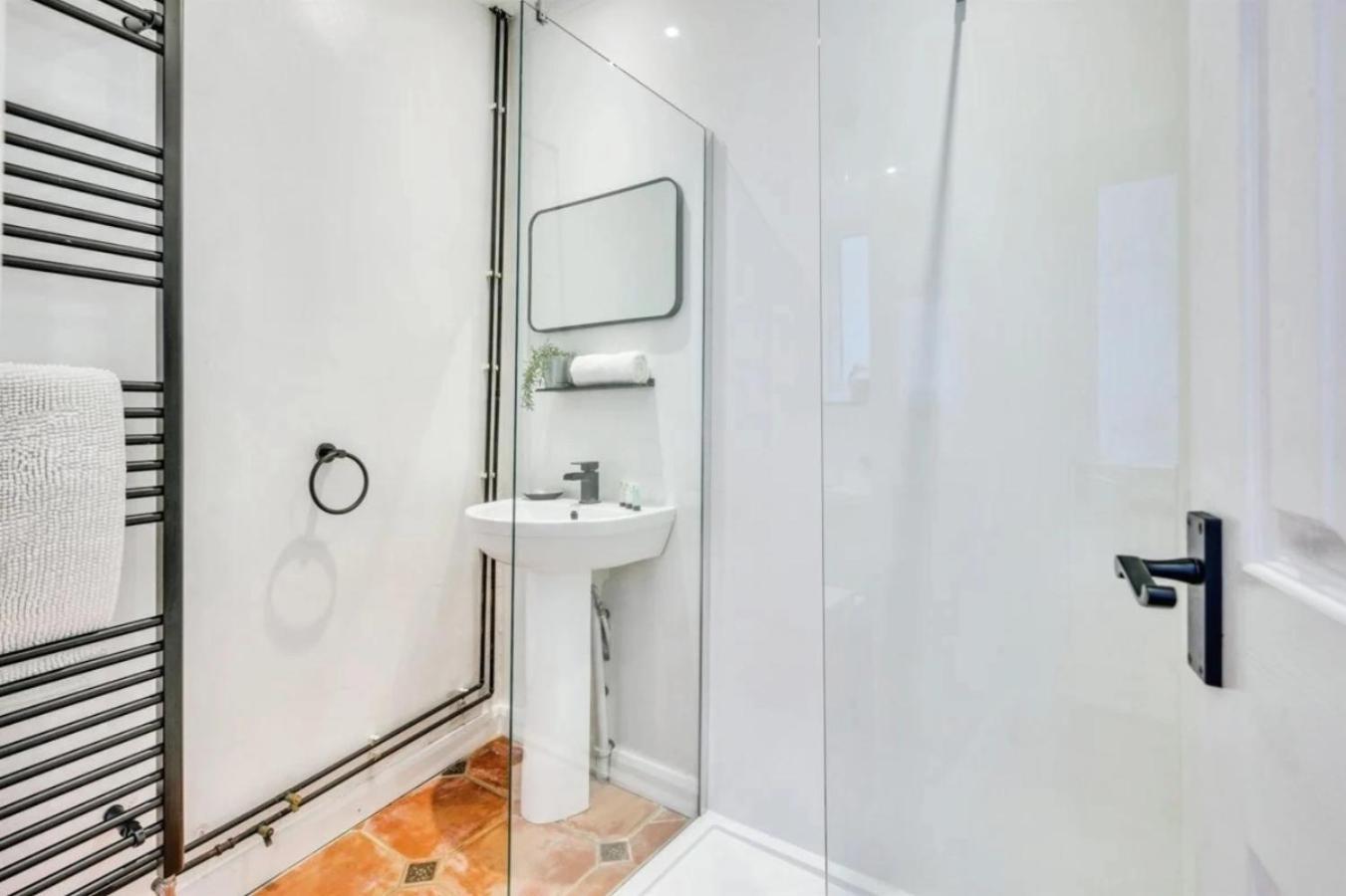 City Centre 2 Bedroom Apt - Free Parking - Wifi - Smart Tv Plymouth Exterior foto